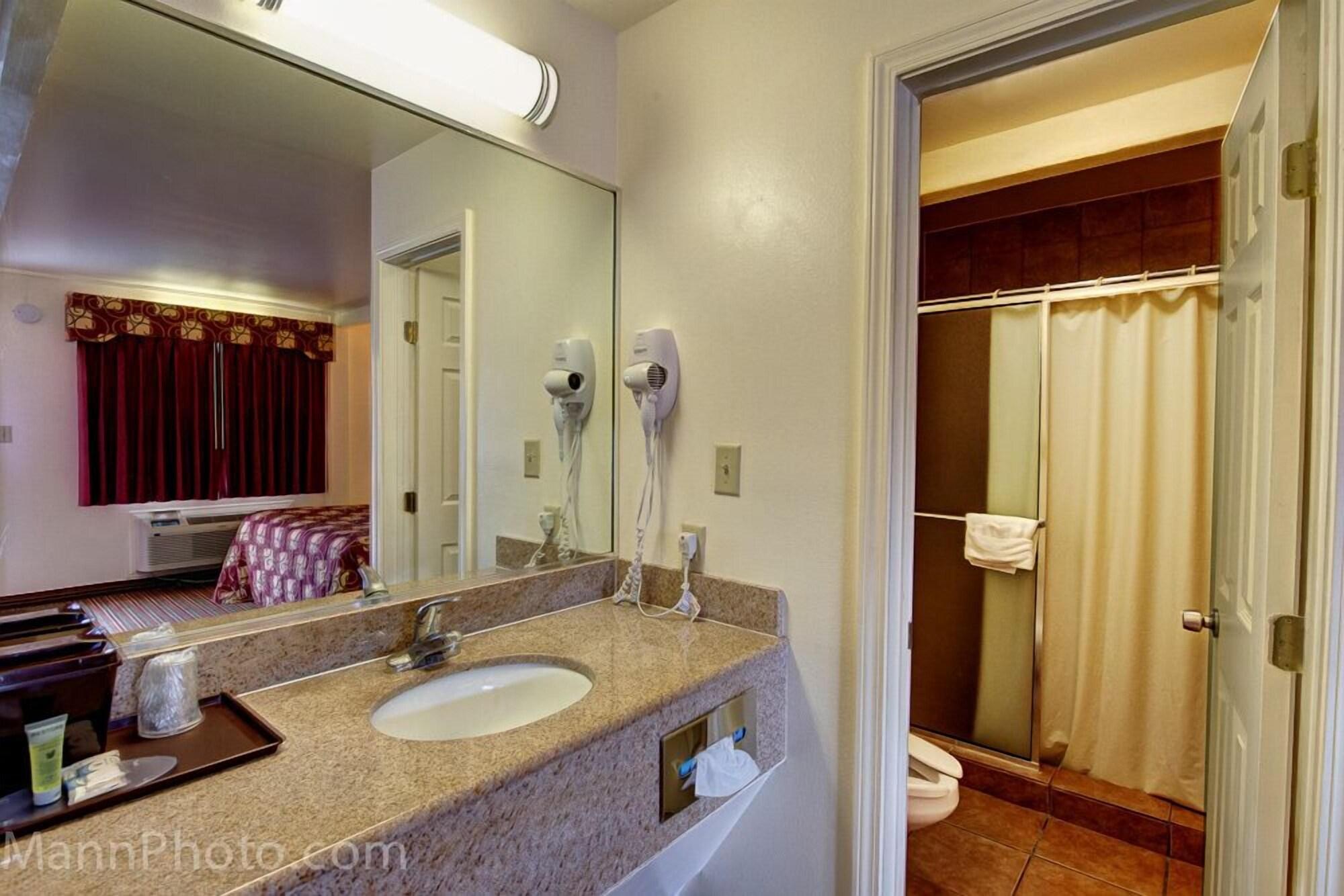 Whispering Palms Inn เดลริโอ ภายนอก รูปภาพ