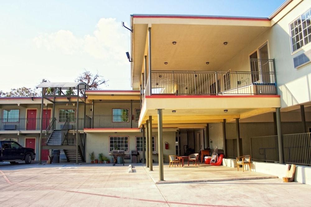 Whispering Palms Inn เดลริโอ ภายนอก รูปภาพ